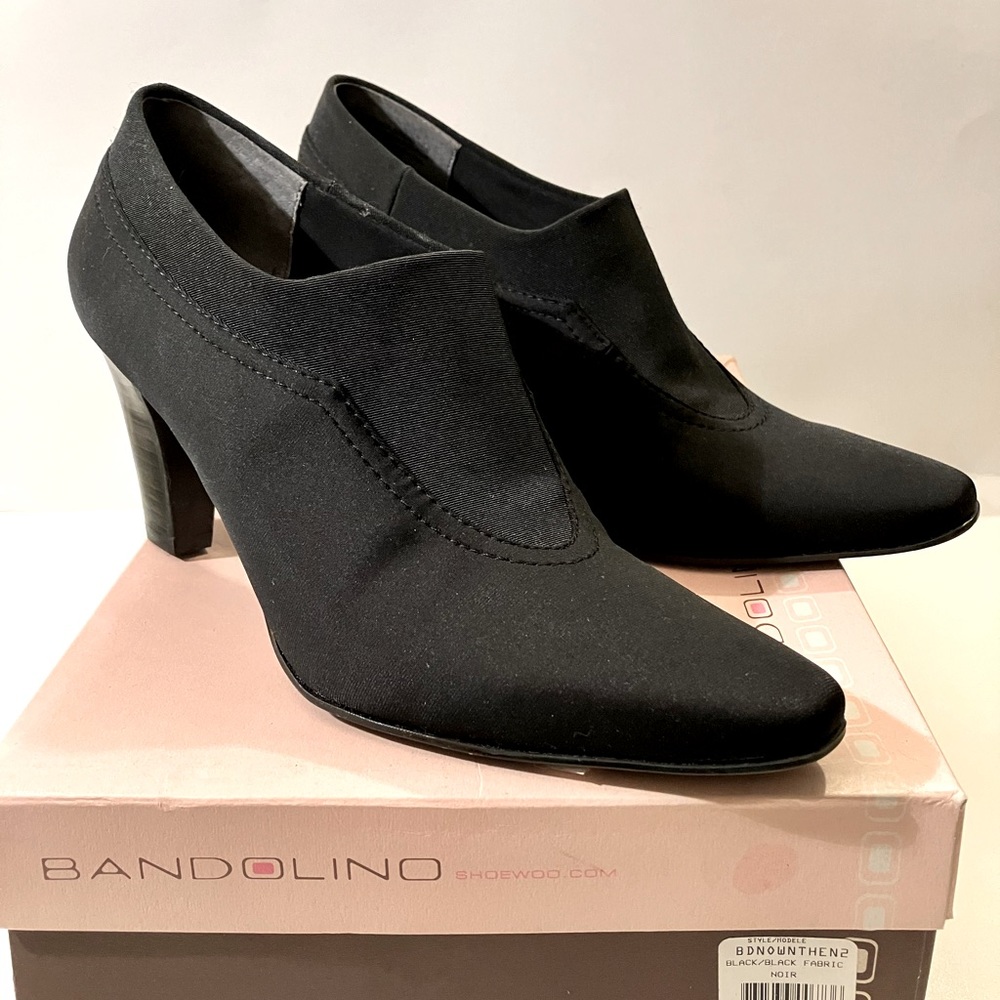 Bandolino Ladies pull on Stretch shoe sz. 6